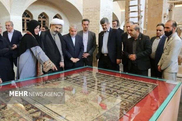 بازدید وزیر میراث‌فرهنگی از موزه تاروپود و نور و روشنایی یزد