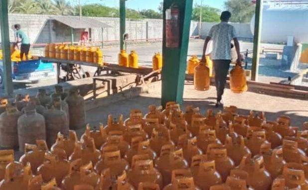 ارسال ۱۰۰ سیلندر گاز و اقلام امدادی به سیل‌زدگان سیریک