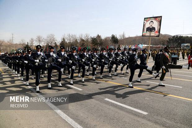 آیین اختتامیه دوره رزم مقدماتی هنرآموزان درجه‌داری ارتش برگزار شد
