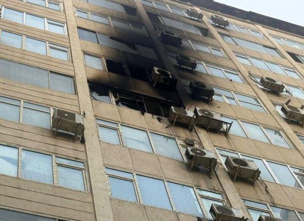 تصاویری از آتش‌سوزی در ساختمان ۱۲طبقه در تهران