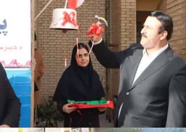 زنگ انقلاب مدارس شهر دیلم نواخته شد