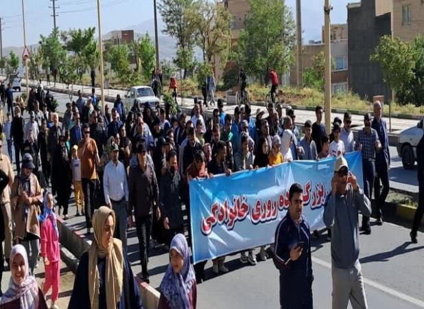 همایش پیاده‌روی خانوادگی کردستان؛ گامی شادمانه به سوی جوانی جمعیت