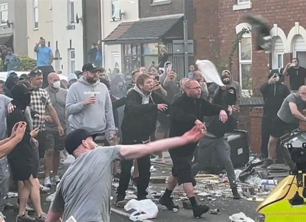 خشونت و درگیری در انگلیس در پی خشونت با سلاح سرد