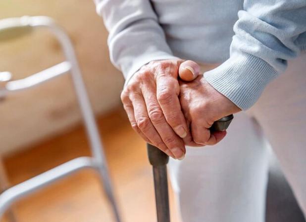حمایت از توسعه فناوری تحریک عمقی مغز برای درمان پارکینسون  