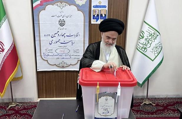 آیت الله حسینی بوشهری در دور دوم انتخابات شرکت کرد