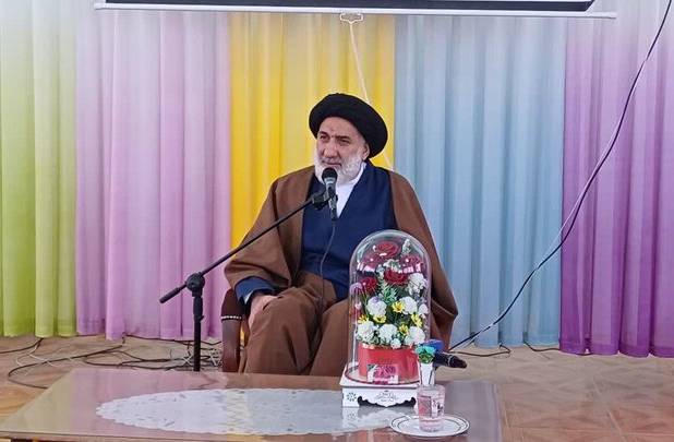 مسئول پرکار و خدمتگزار را همه باید حمایت کنند