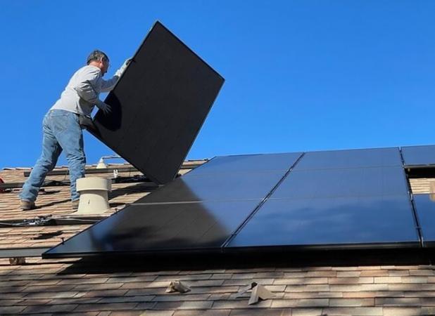 چسب مولکولی پنل‌های خورشیدی را در برابر گرمای شدید مقاوم‌ کرد