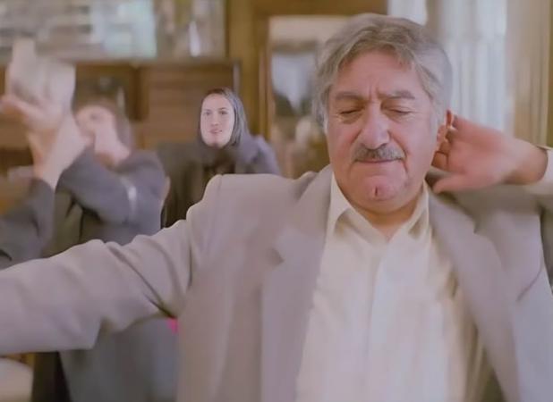 حرکتی کم‌سابقه از تلویزیون: رقص استاد انتظامی روی آنتن رفت!