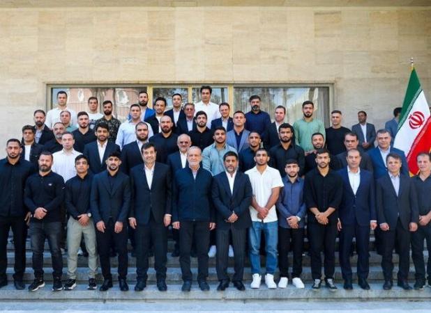 پزشکیان: باید مانند تعصب کشتی گیران برای موفقیت گام برداریم