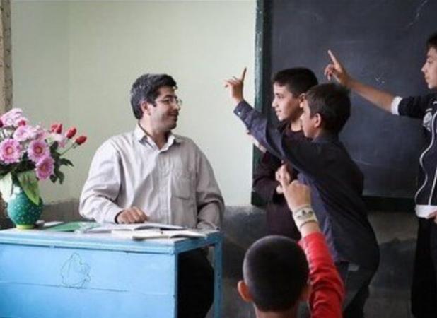 ۱۱۰۰ معلم شاغل و بازنشسته مهدیشهر تجلیل می‌شوند