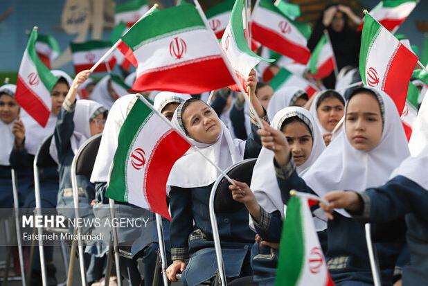 لزوم برقراری ارتباط مؤثر با نسل جدید دانش‌آموزان