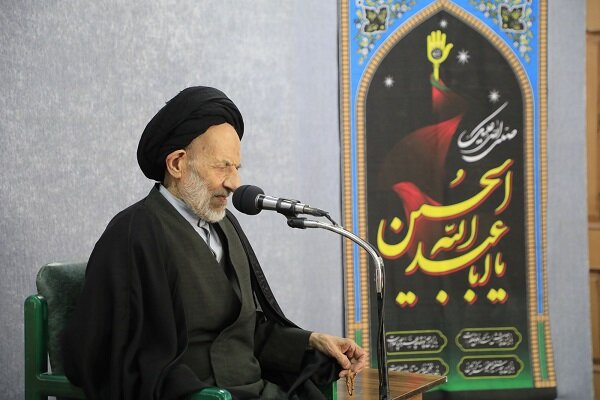 مواضع صریح انقلاب همه سحرهای روی میز دشمن را باطل کرد