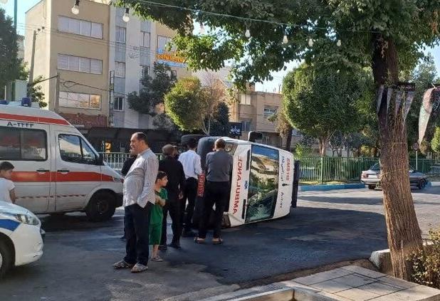 واژگونی آمبولانس در اصفهان؛ حال مصدومان خوب است