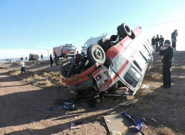 واژگونی مینی‌بوس در جاده اراک به قم ۱۵ مصدوم برجا گذاشت