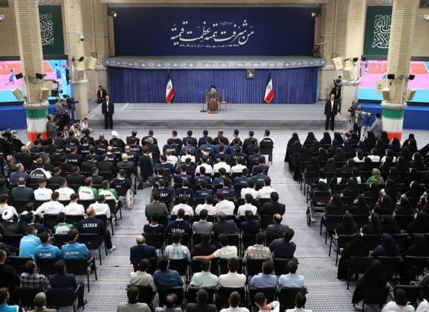 حاشیه‌نگاری تسنیم از دیدار ورزشی‌ها با رهبر انقلاب؛ از سلام نظامی تا انگشتری که به یک ناشنوا رسید