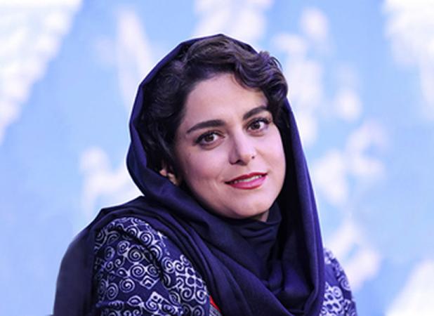 عکس خوش حس‌وحالِ «غزل شاکری» با پیراهن گل گلی