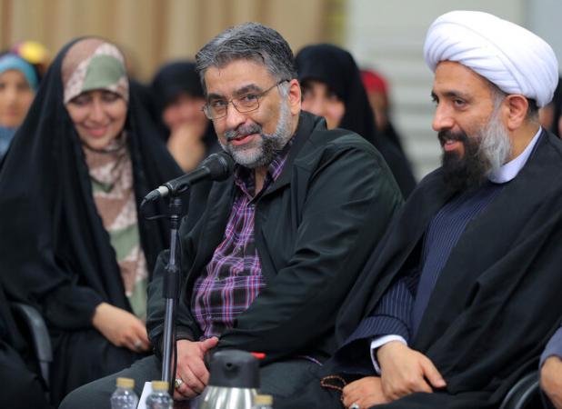 طنز در موقعیتی مثل جنگ جایی ندارد؛ وقتی شعر طنز تبدیل به هجو می‌شود!