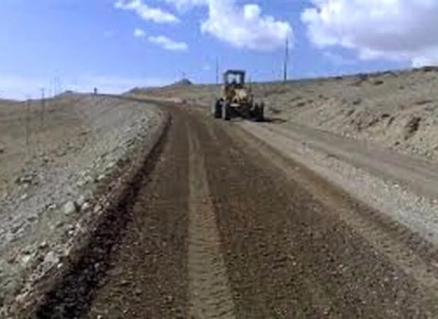حرکت بی‌وقفه ماشین‌آلات راه‌سازی در کوهرنگ