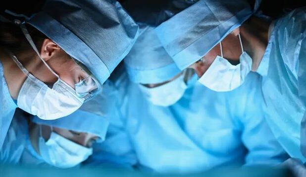 خروج جراحان از بیمارستان های دولتی +فیلم