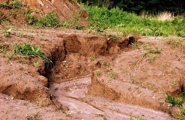 آلودگی پساب و پسماند، ۲ تهدید اصلی منابع آب و خاک 