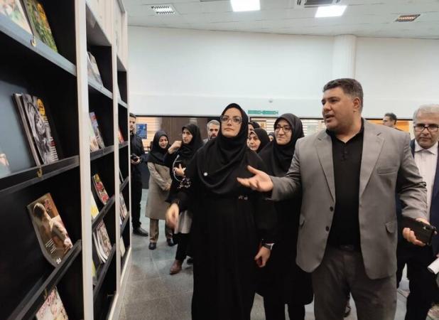 بازدید دبیرکل کتابخانه‌های عمومی از کتابخانه مرکزی خرم‌آباد