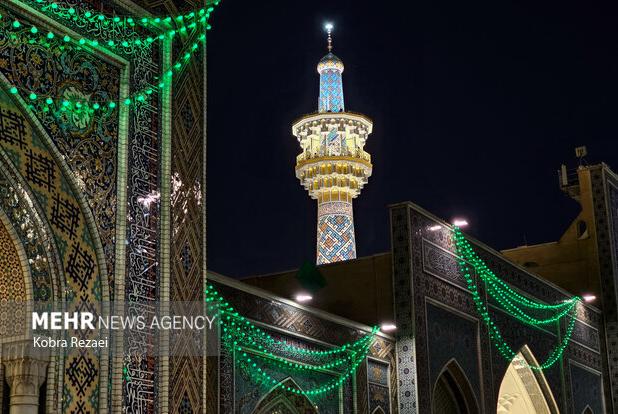 چراغانی حرم مطهر ثامن الائمه(ع) در آستانه میلاد نبی اکرم(ص)