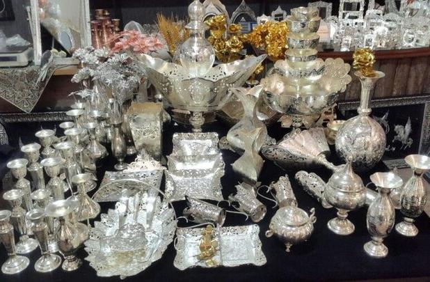 ظروف نقره‌ای ۱۲ میلیاردی مسروقه در اصفهان کشف شد