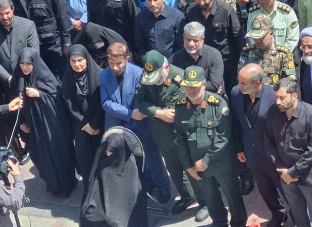 حضور وزیر راه و شهرسازی در آیین تشییع پیکر مطهر شهید شادمانی