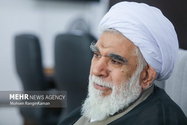 شاعران، حقیقت پیروزی‌ ما و جنایات دشمن را در تاریخ ماندگار کنند