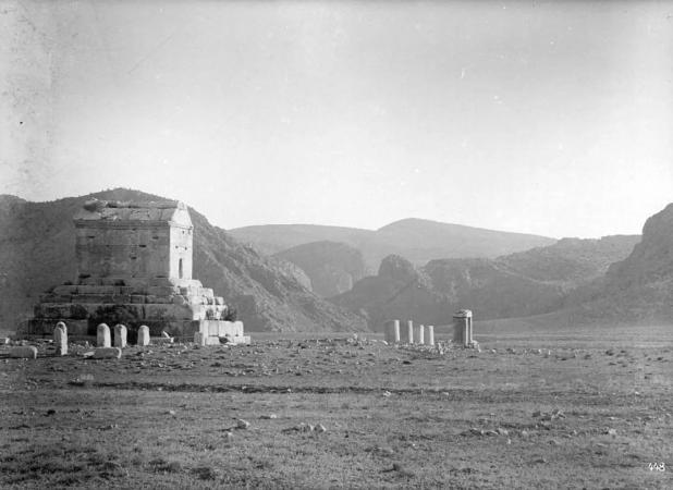 تصویری نایاب از پاسارگاد ۱۰۰ سال پیش، بدون حصار و جاده