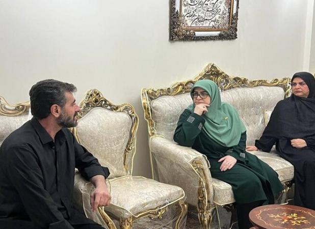 مهاجرانی به دیدار خانواده شهید «مهدی پور» رفت