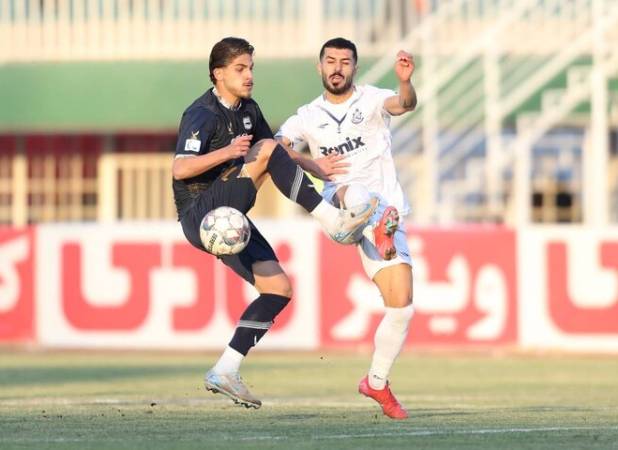 برتری ملوان در نیمه نخست دیدار برابر چادرملو