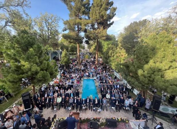 آرامگاه «عطار» گلباران شد