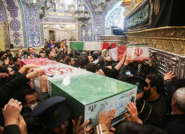 طواف پیکرهای هفت شهید گمنام در حرم حضرت معصومه (س)