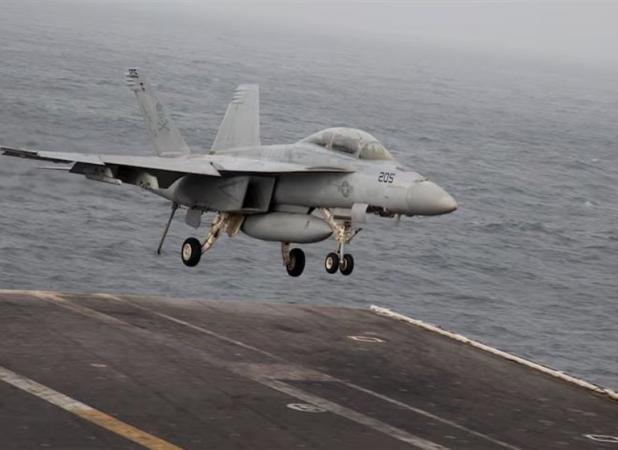 سقوط جنگنده و بالگرد آمریکا در دریای جنوبی چین