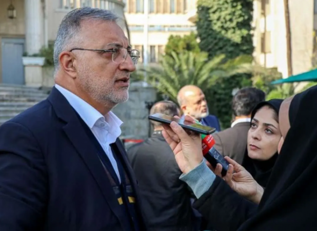 توجیه عجیب زاکانی درباره چمن‌کاری میدان آزادی