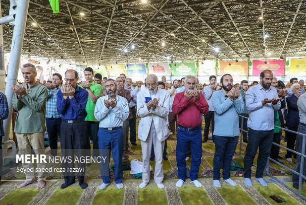رسیدگی به مشکلات قضائی نمازگزاران در میز خدمت نماز جمعه تهران