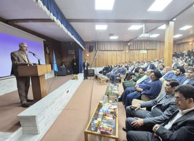 همه باید برای بهبود شرایط لرستان تلاش کنیم