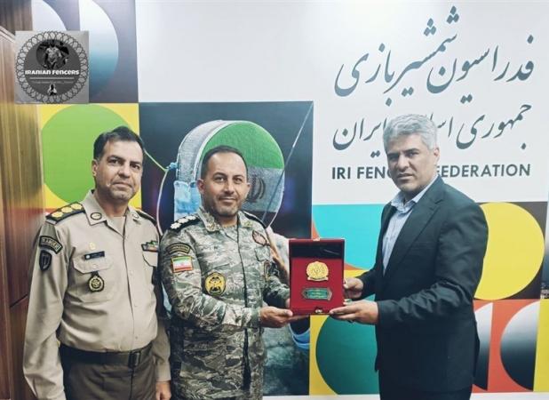 جلسه مشترک رئیس فدراسیون شمشیربازی با مسئولان وزارت دفاع