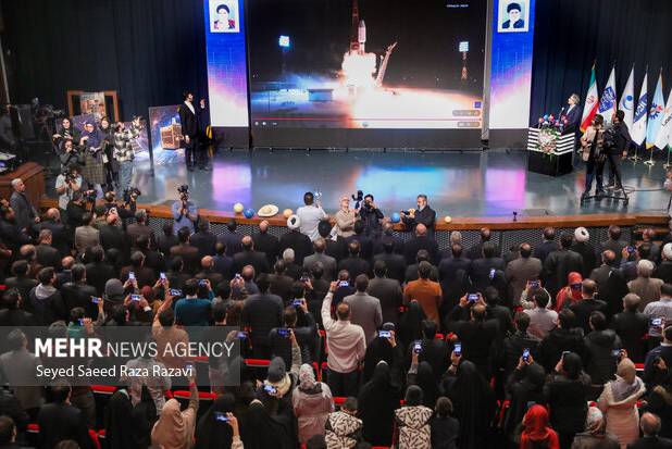 فردا از ماهواره، تصاویر ماهواره‌ای و پایگاه فضایی جدید رونمایی می‌شود