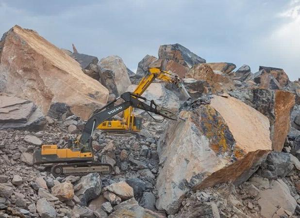 احمدپور: پرونده تخلف دپوی پوکه معدنی سردشت به مراجع قضائی‌ ارجاع شد