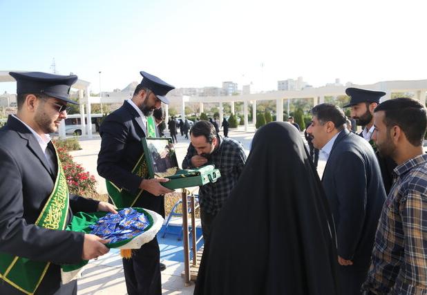 عطرافشانی و غبارروبی مزار شهدای گمنام دانشگاه قم توسط جهادگران کشور