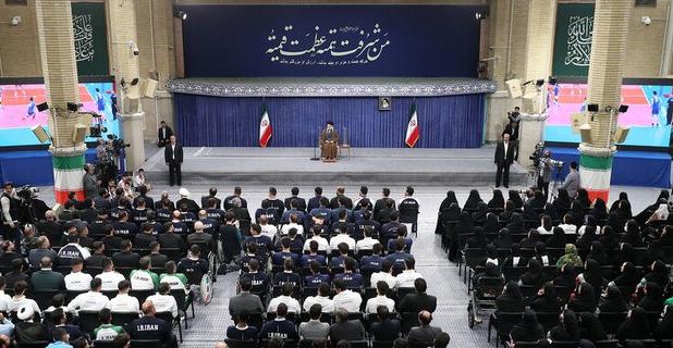 رهبر انقلاب: اصلاً شما چه کاره هستی؟!