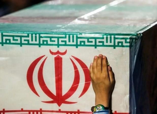 عکس دسته‌جمعی ۱۲ عضو یک خانواده که شهید شدند