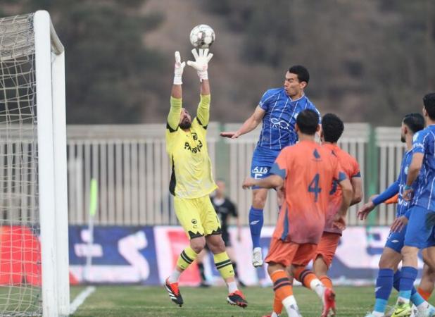 VAR چهره اصلی بازی استقلال و پادیاب/زور دو تیم در ۹۰ دقیقه به هم نرسید