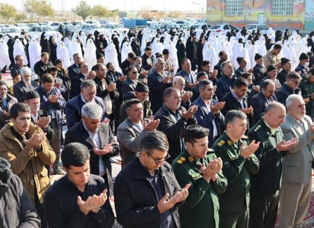 نماز طلب باران در ورزنه برگزار شد