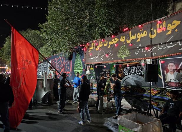 حضور پرشور جوانان موکب‌دار در خدمت‌رسانی به زائران رضوی