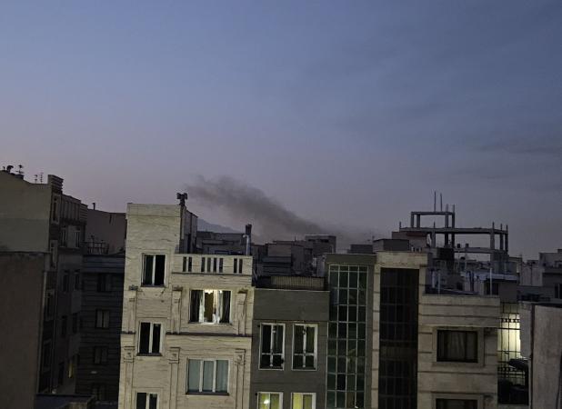 تصاویری از دود سیاه در خیابان پیروزی تهران