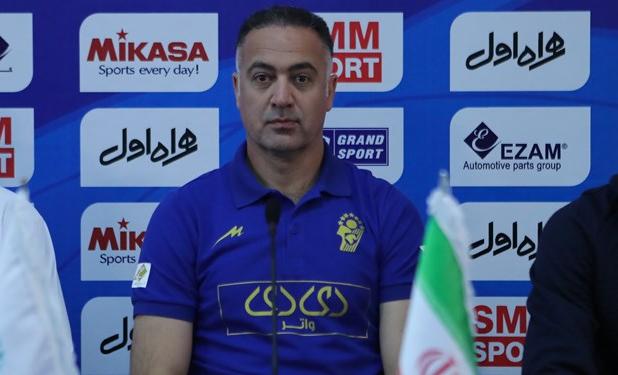 پیمان اکبری : الان وقت رفتن داورزنی نیست