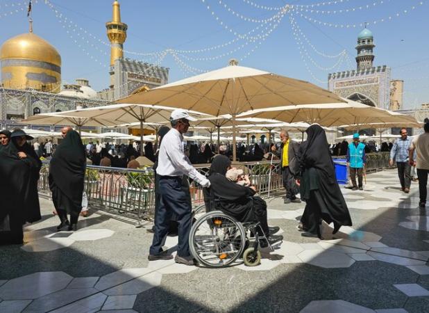 حرم مطهر امام رضا(ع) در روز دحوالارض